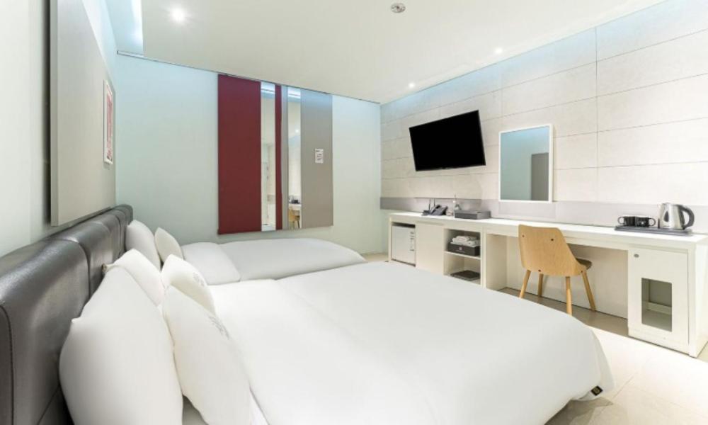 Gimpo Pentastar Hotel Bagian luar foto