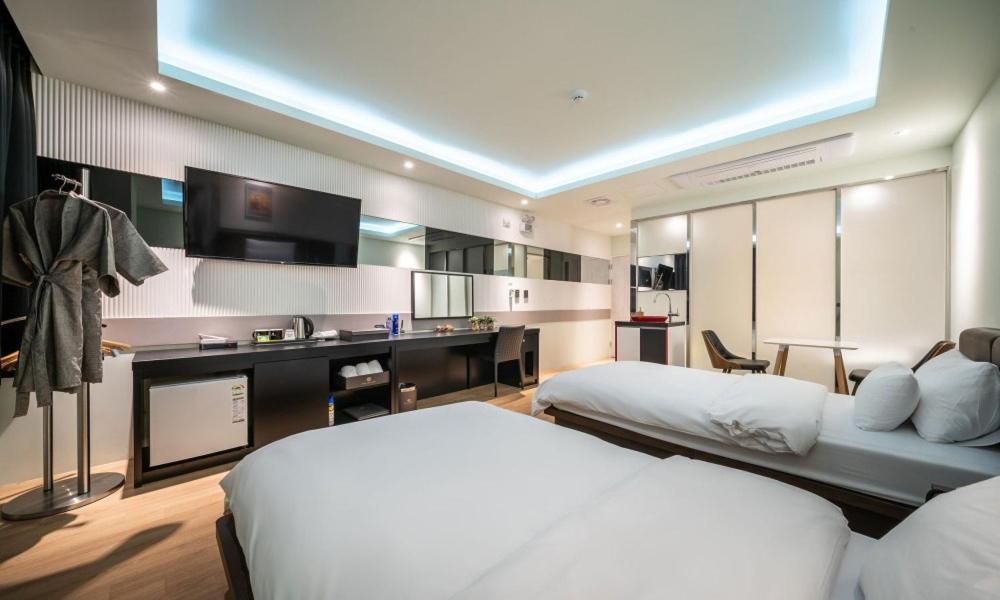 Gimpo Pentastar Hotel Bagian luar foto