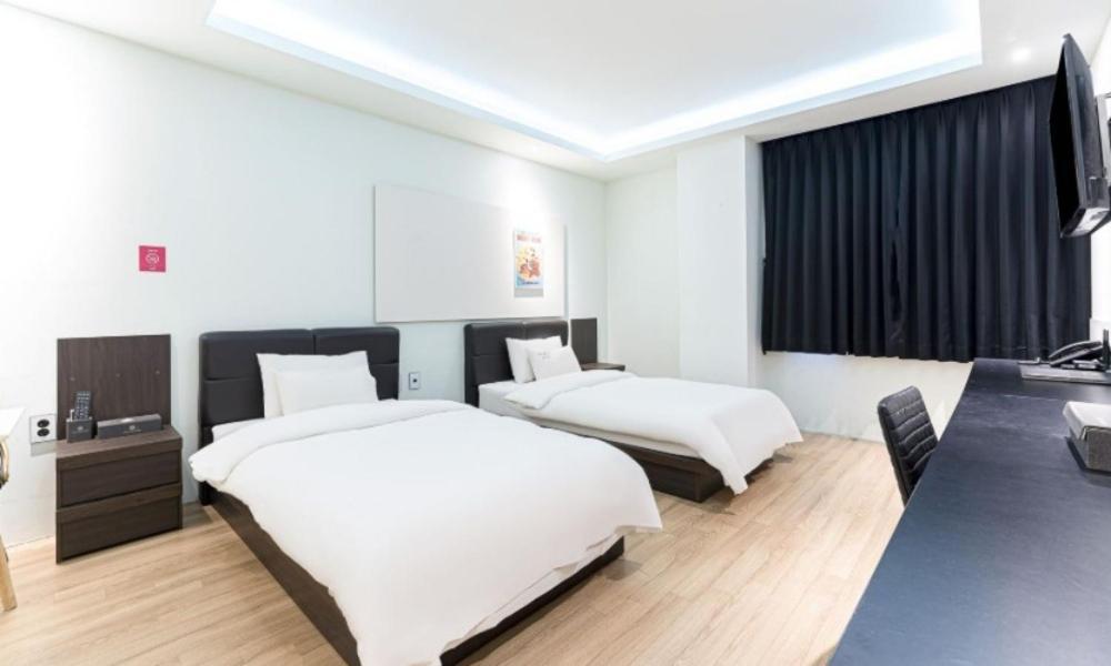 Gimpo Pentastar Hotel Bagian luar foto
